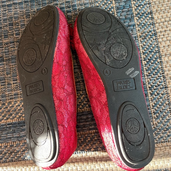 Paris Blues Red Lace Floral Dress Shoes - Picture 3 of 5